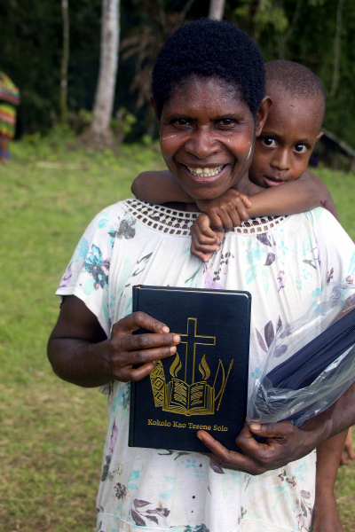 Kasua woman holding her New Testament (photo courtesy of A. Evers)